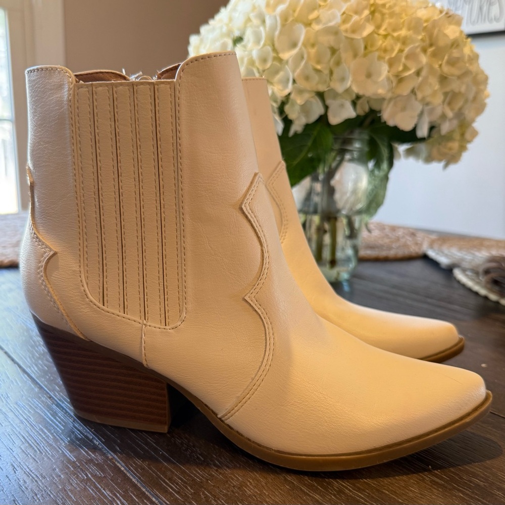 Indigo Rd. Cream Western Ankle Booties – Size 6.5M – Modern Cowgirl Vibes